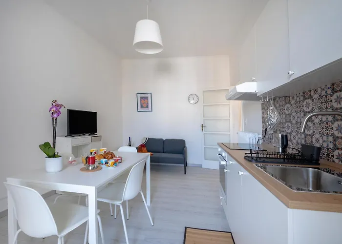 Guesthost - Dimora Buonvino * Bari